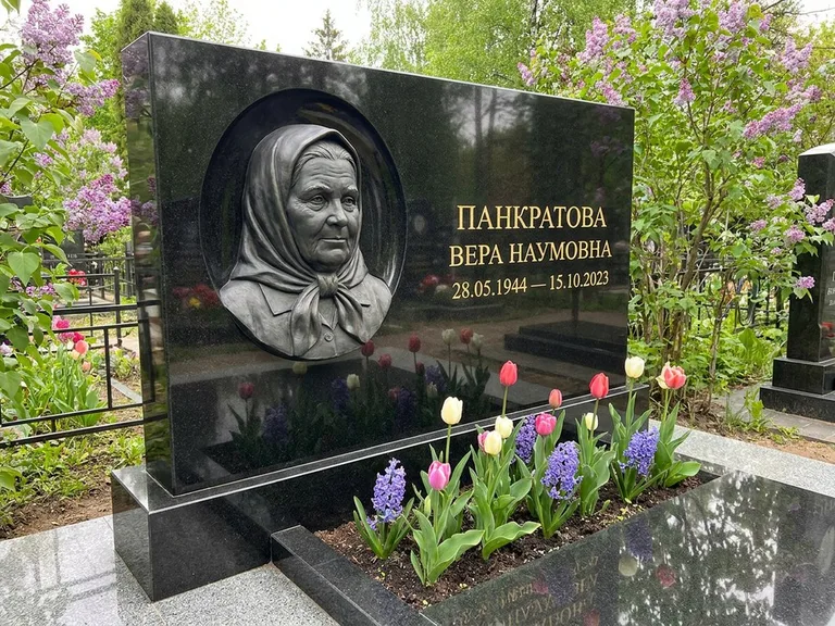 Памятник с барельефом — выполненная работа 26 в Мурманске