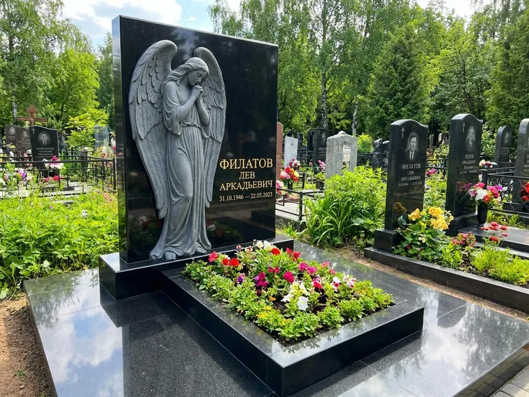 Памятник с барельефом — выполненная работа 31 в Мурманске