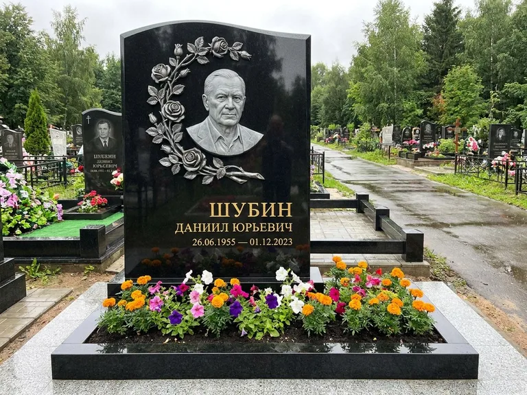 Памятник с барельефом — выполненная работа 34 в Мурманске