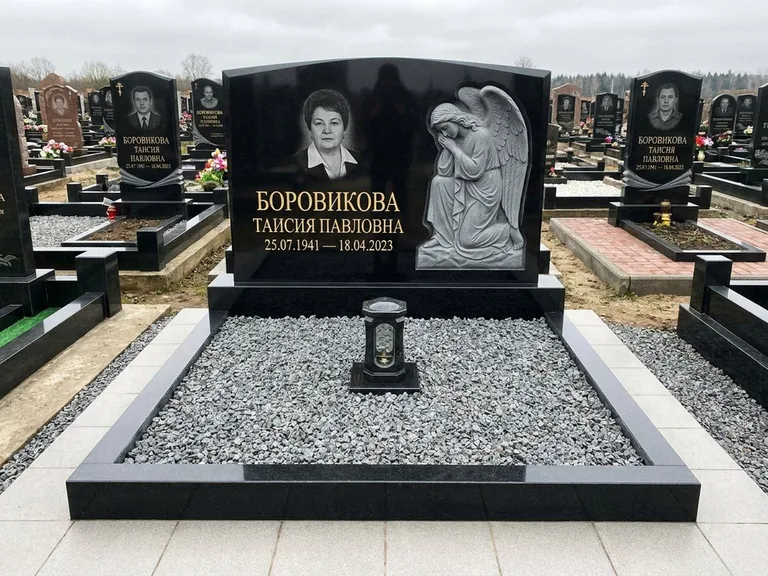 Памятник с барельефом — выполненная работа 38 в Мурманске