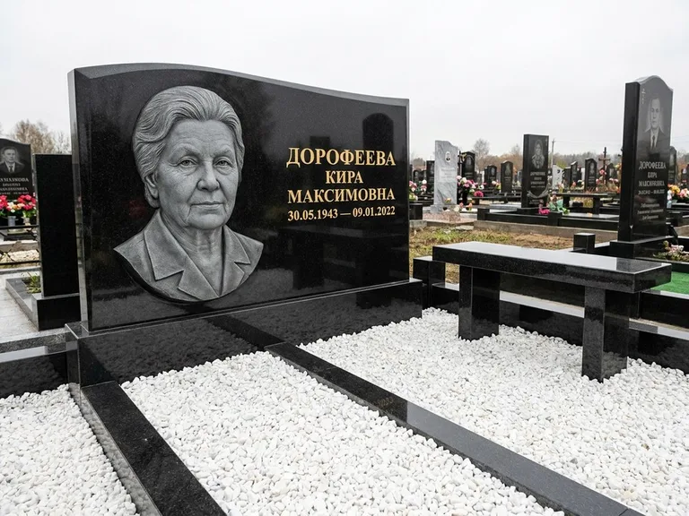 Памятник с барельефом — выполненная работа 41 в Мурманске