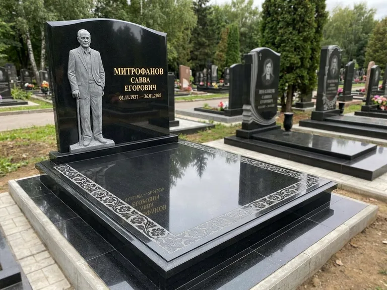 Памятник с барельефом — выполненная работа 48 в Мурманске