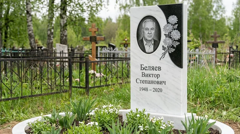 Памятник с гравировкой хризантем — выполненная работа «Беляев» в Мурманске