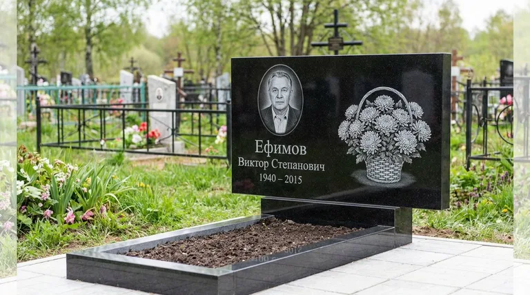 Памятник с гравировкой хризантем — выполненная работа «Ефимов» в Мурманске