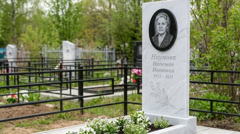 Памятник с гравировкой ландышей — выполненная работа «Наумова» в Мурманске