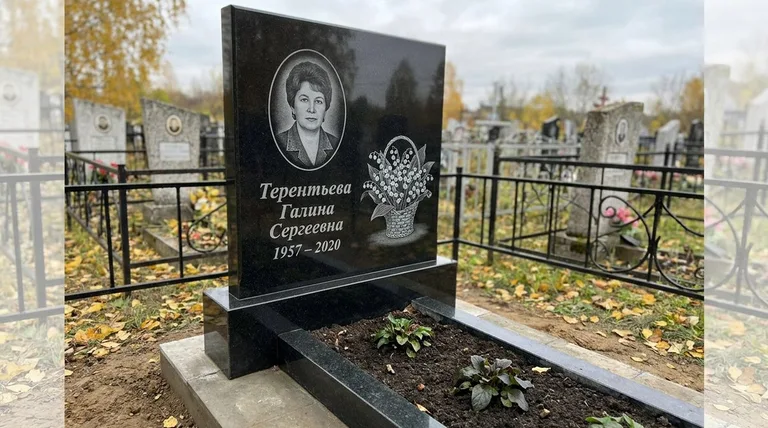 Памятник с гравировкой ландышей — выполненная работа «Терентьева» в Мурманске