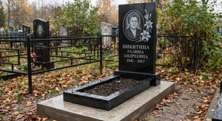 Гравировка лилий на памятник в Мурманске — пример работы на граните