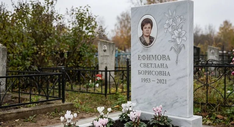 Памятник с гравировкой лилий — выполненная работа «Ефимова» в Мурманске