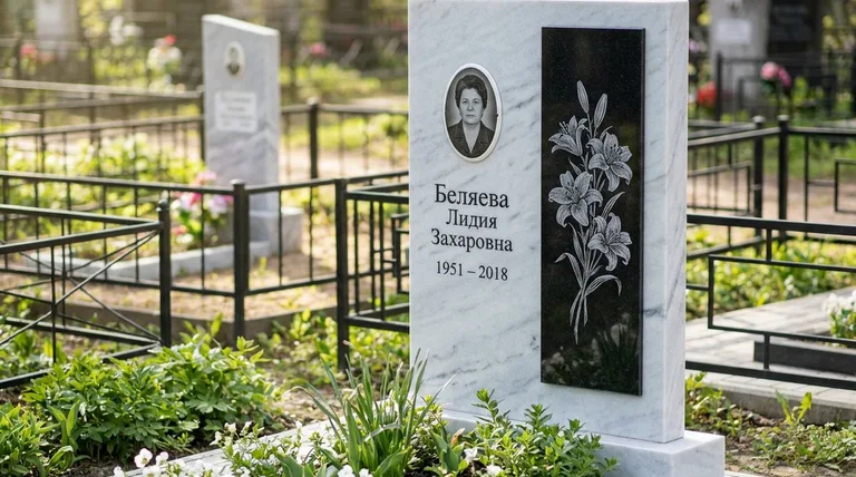 Памятник с гравировкой лилий — выполненная работа «Беляева» в Мурманске