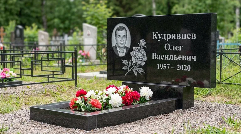 Памятник с гравировкой пионов — выполненная работа «Кудрявцев» в Мурманске