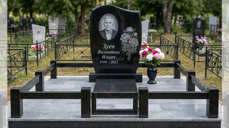 Памятник с гравировкой пионов — выполненная работа «Зуев» в Мурманске