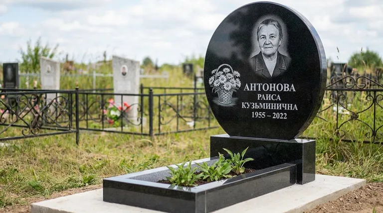 Памятник с гравировкой ромашек — выполненная работа «Антонова» в Мурманске