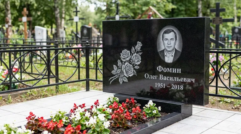 Памятник с гравировкой роз — выполненная работа «Фомин» в Мурманске