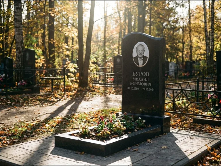 Овальный керамический портрет — установленная работа в Мурманске