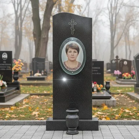 Овальный портрет на стекле 240×300 мм на памятнике в Мурманске