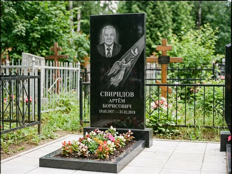 Памятник с гравировкой ангела — гравировка ангела с голубем по диагонали стелы, работа «Свиридов» в Мурманске