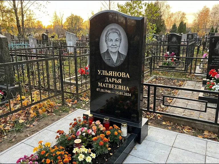 Гравировка портрета на чёрном граните — выполненная работа 12 в Мурманске