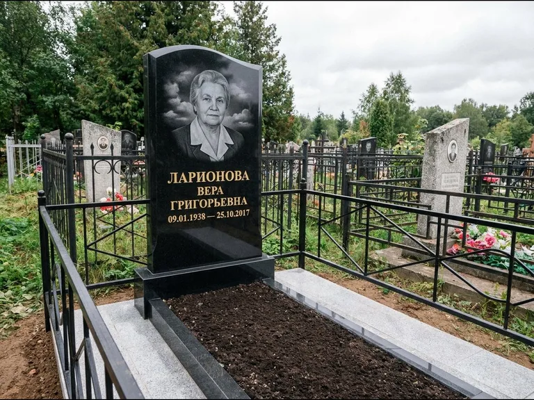 Гравировка портрета на чёрном граните — выполненная работа 16 в Мурманске
