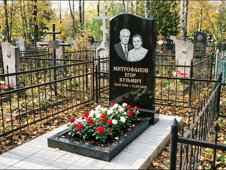 Гравировка портрета на чёрном граните — выполненная работа 17 в Мурманске