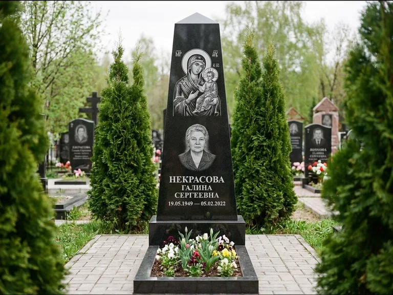 Памятник с гравировкой иконы — образ Николая Чудотворца, работа «Третьяков» в Мурманске