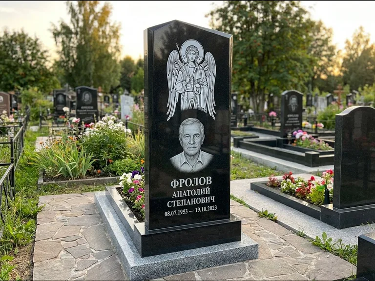 Памятник с гравировкой иконы — Владимирская икона Божией Матери с Младенцем, работа «Мельникова» в Мурманске