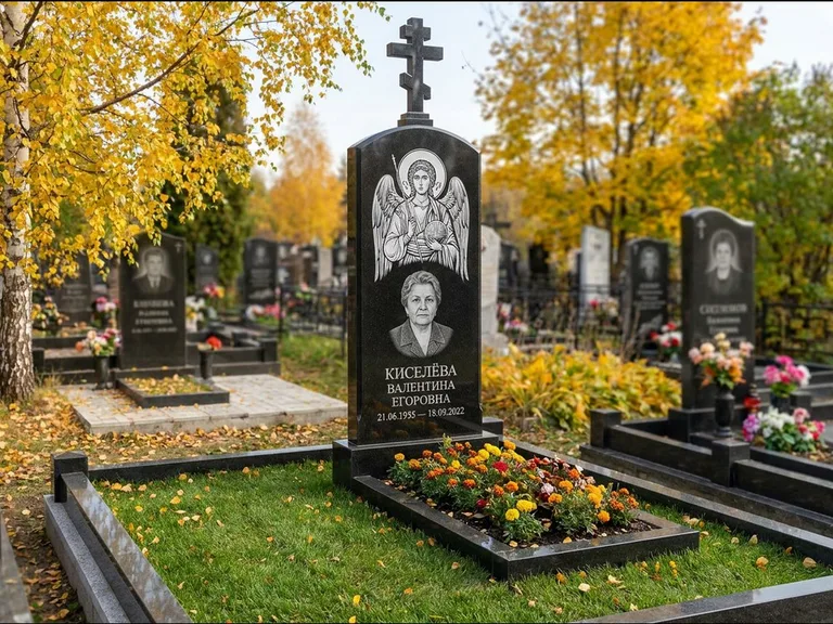 Памятник с гравировкой иконы — образ в полный рост на обороте стелы, работа «Гущин» в Мурманске