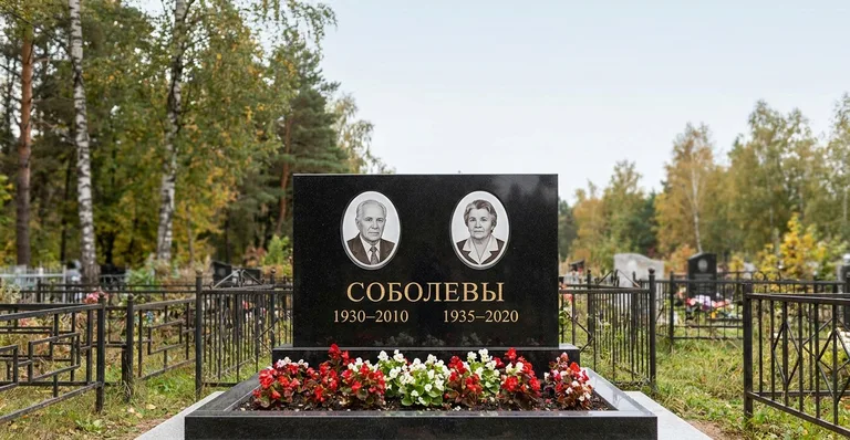 Мраморный памятник, Памятники мастерской «Мастер Каменев» на кладбищах Самары