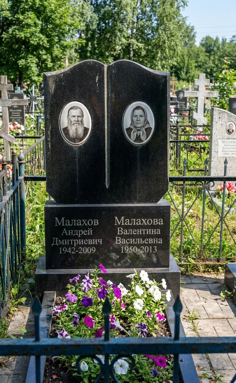 Аллея на Новом городском кладбище в Мурманске