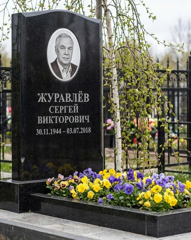 Вертикальный памятник под ключ с православным крестом в Мурманске