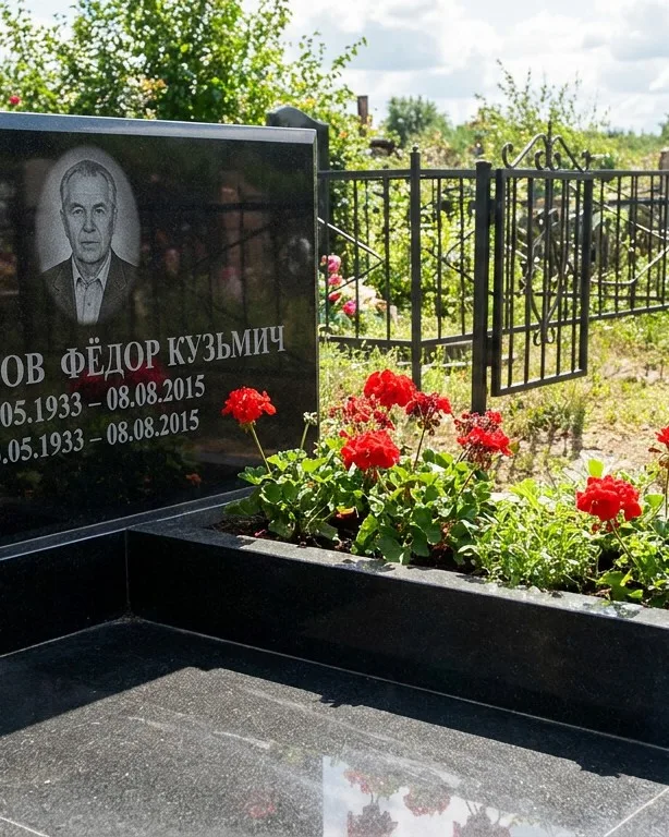 Двойной памятник под ключ с крестом в Мурманске