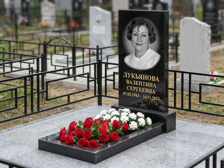 Портрет на памятнике в Мурманске — Ч/б портрет → гравировка на стандартном комплексе