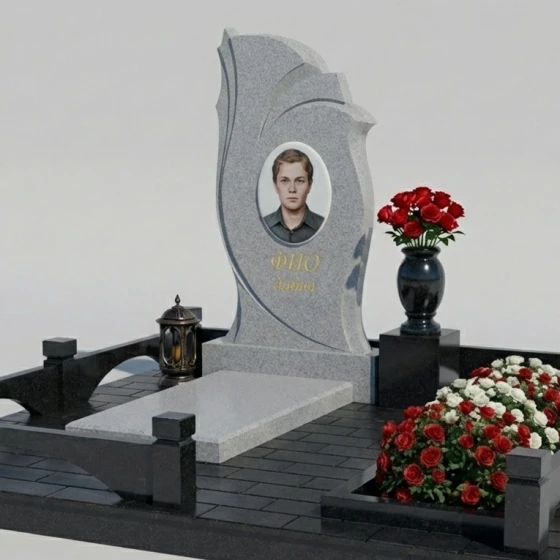 Гранитный мемориал "Волна Памяти" с зеркальной полировкой, гранит Мансуровский