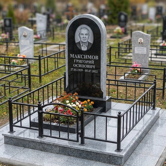 Комбинированный памятник из гранита с полукруглым верхом